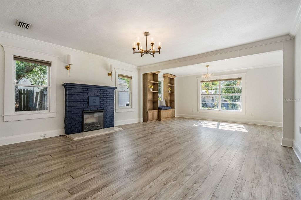 Image 12 of property listing at 4109 N SEMINOLE AVENUE, Tampa, FL 33603