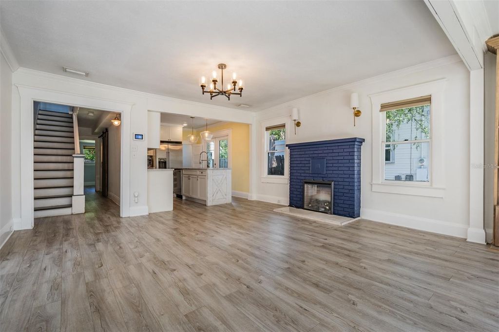 Image 14 of property listing at 4109 N SEMINOLE AVENUE, Tampa, FL 33603