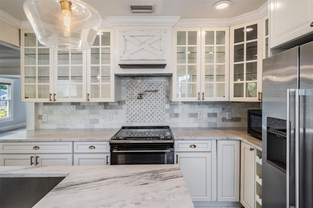 Image 19 of property listing at 4109 N SEMINOLE AVENUE, Tampa, FL 33603