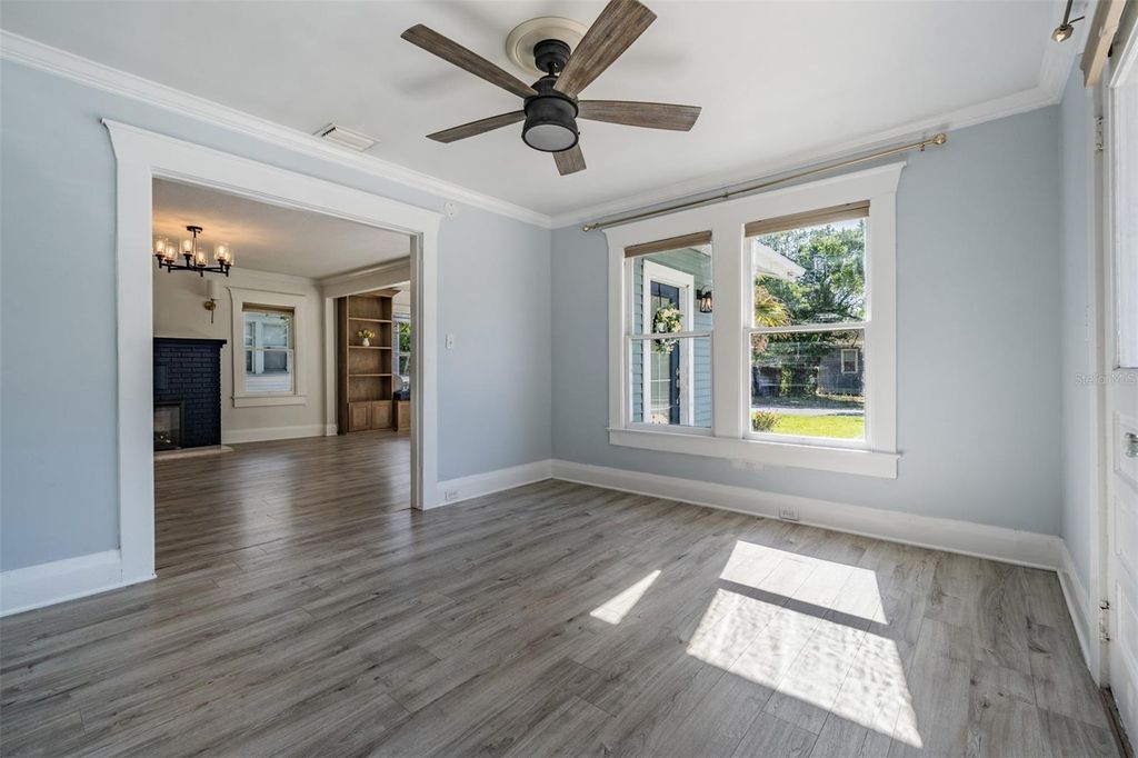 Image 25 of property listing at 4109 N SEMINOLE AVENUE, Tampa, FL 33603