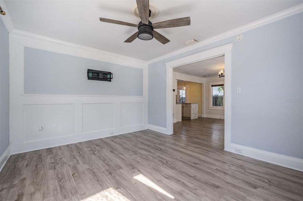 Image 26 of property listing at 4109 N SEMINOLE AVENUE, Tampa, FL 33603