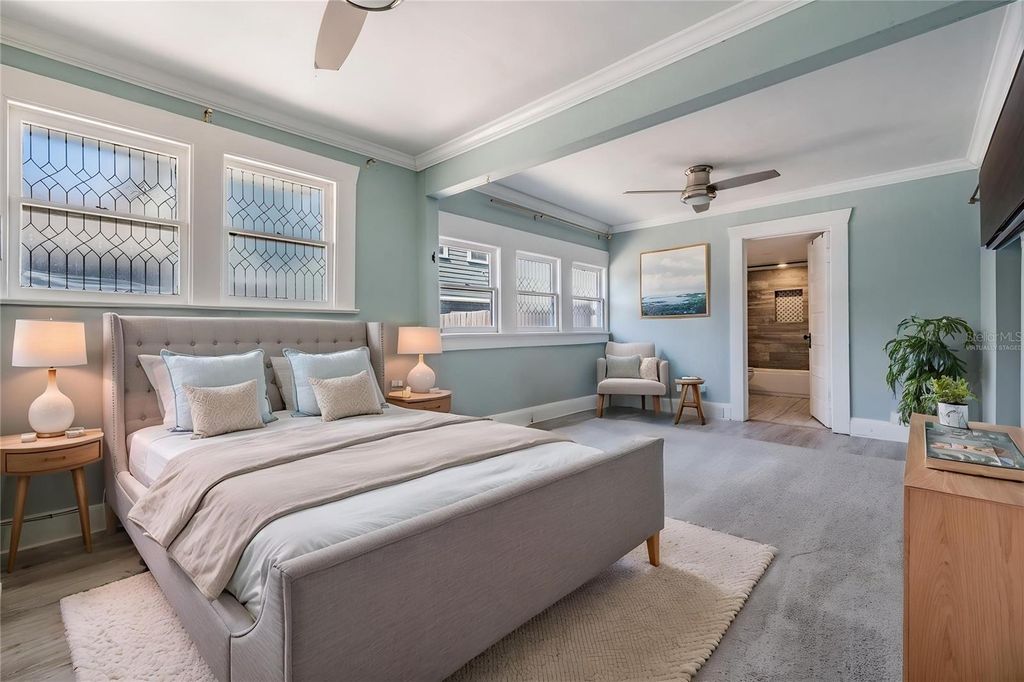 Image 27 of property listing at 4109 N SEMINOLE AVENUE, Tampa, FL 33603