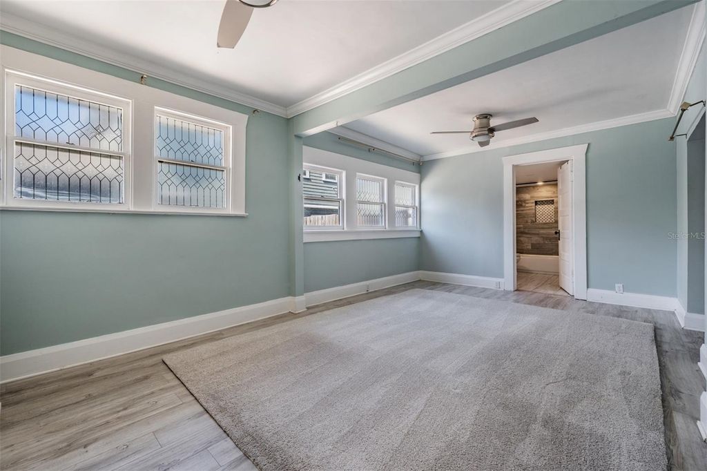 Image 28 of property listing at 4109 N SEMINOLE AVENUE, Tampa, FL 33603