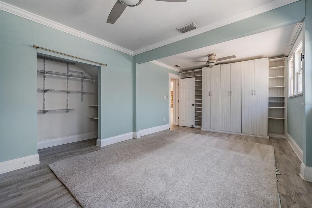 Image 29 of property listing at 4109 N SEMINOLE AVENUE, Tampa, FL 33603