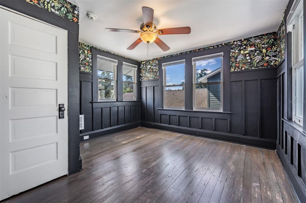 Image 35 of property listing at 4109 N SEMINOLE AVENUE, Tampa, FL 33603