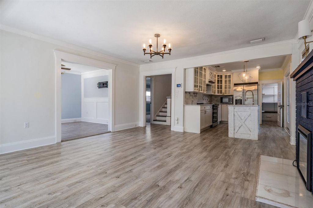 Image 38 of property listing at 4109 N SEMINOLE AVENUE, Tampa, FL 33603