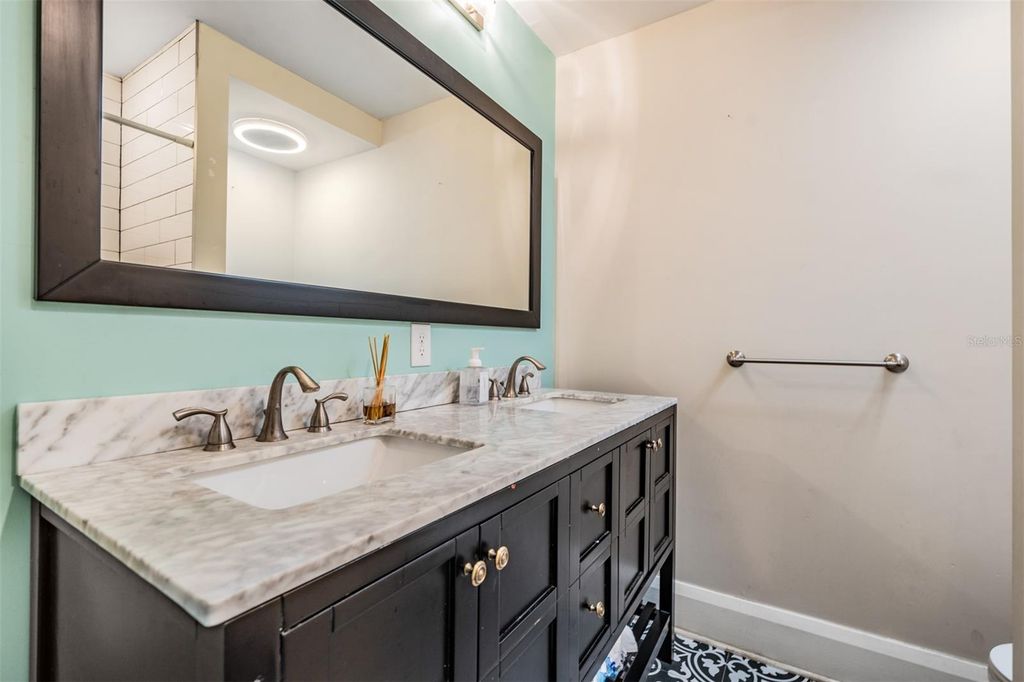 Image 39 of property listing at 4109 N SEMINOLE AVENUE, Tampa, FL 33603