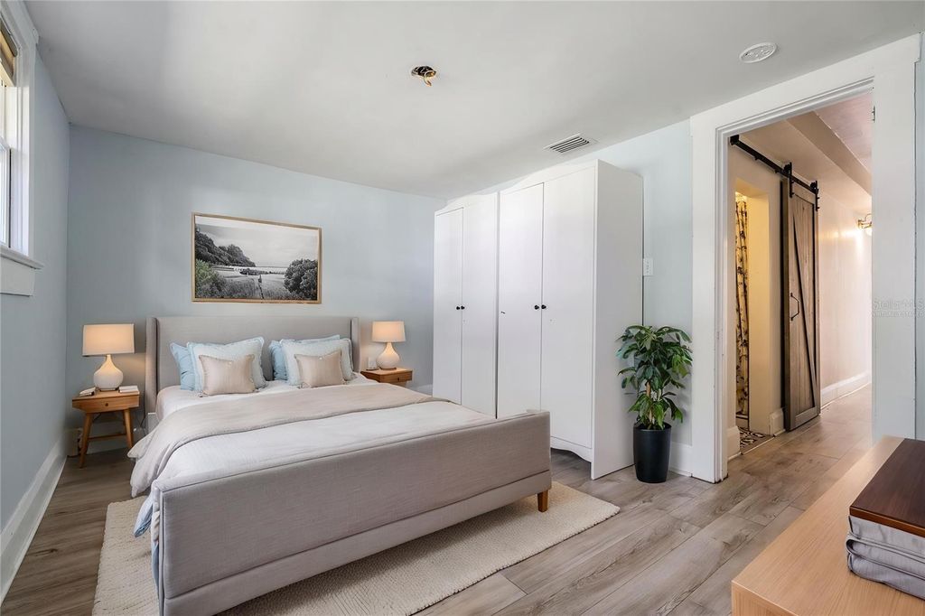 Image 41 of property listing at 4109 N SEMINOLE AVENUE, Tampa, FL 33603