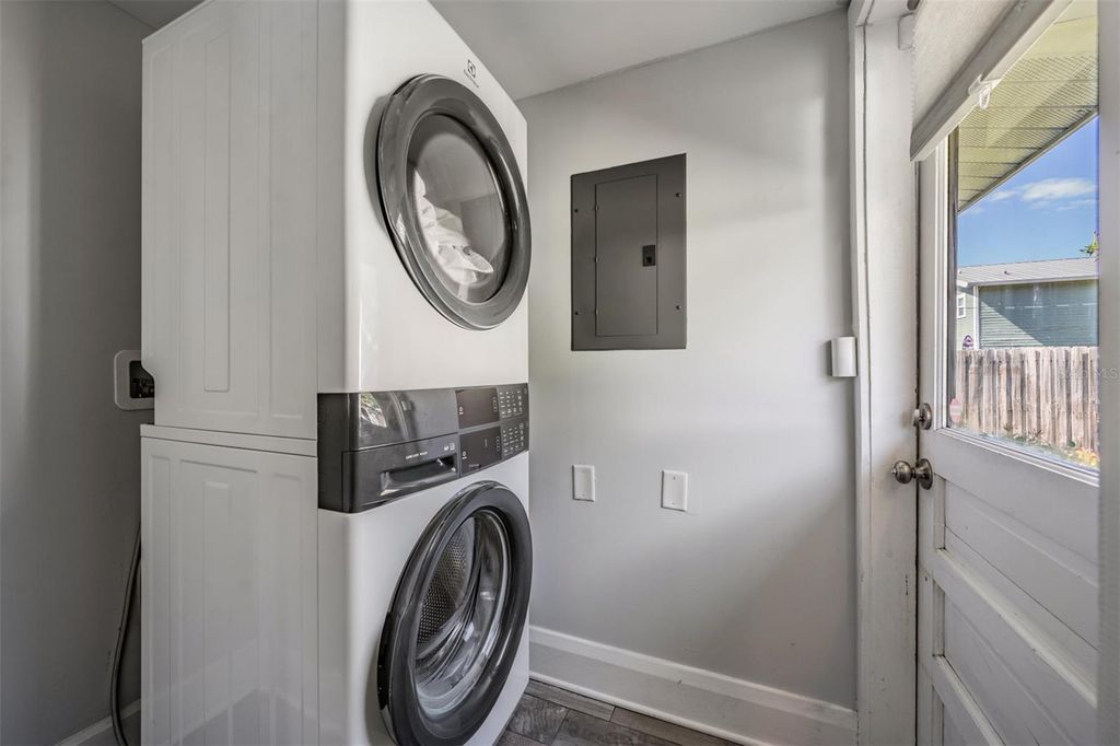 Image 43 of property listing at 4109 N SEMINOLE AVENUE, Tampa, FL 33603