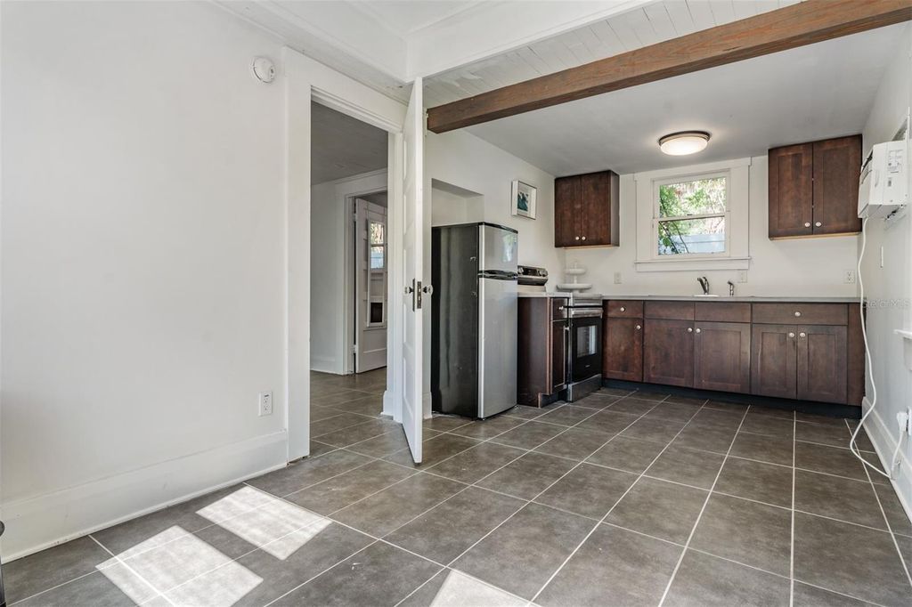 Image 46 of property listing at 4109 N SEMINOLE AVENUE, Tampa, FL 33603