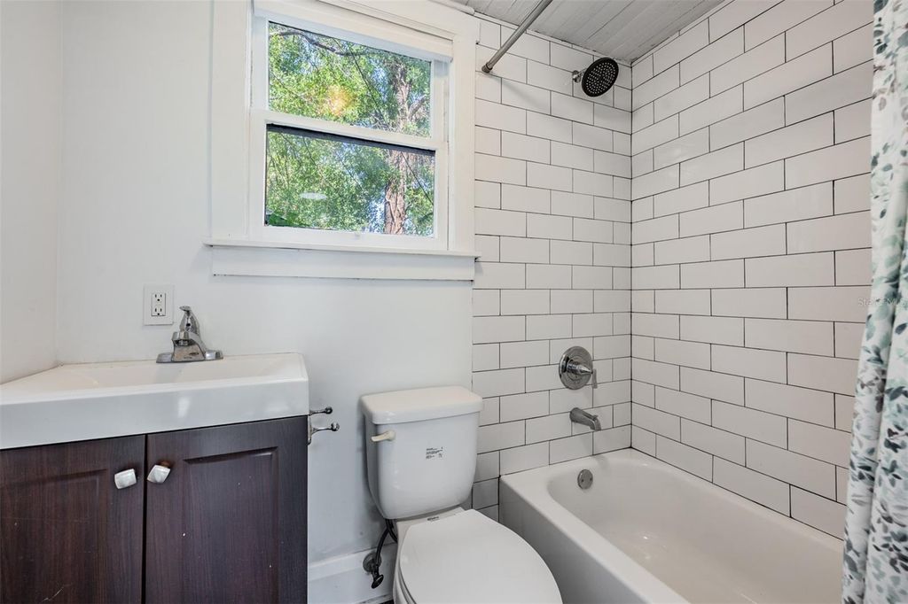 Image 53 of property listing at 4109 N SEMINOLE AVENUE, Tampa, FL 33603