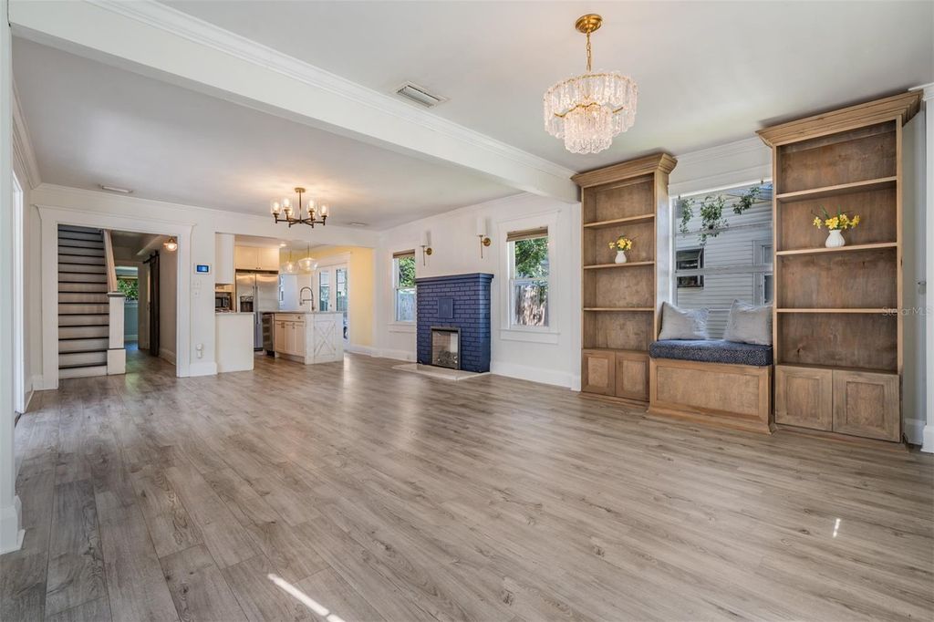 Image 8 of property listing at 4109 N SEMINOLE AVENUE, Tampa, FL 33603