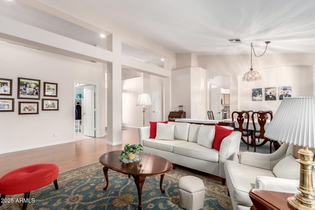 6350 W LARIAT Lane, Phoenix, AZ 85083