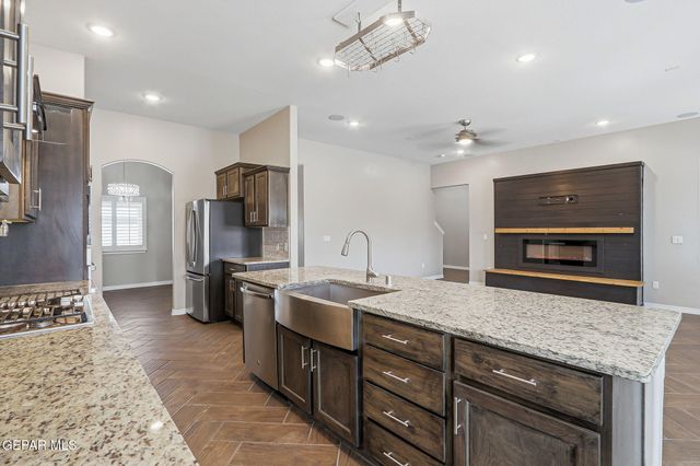 2600 SAMMY CERVANTES Street, El Paso, TX 79938