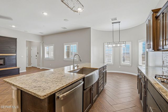 2600 SAMMY CERVANTES Street, El Paso, TX 79938