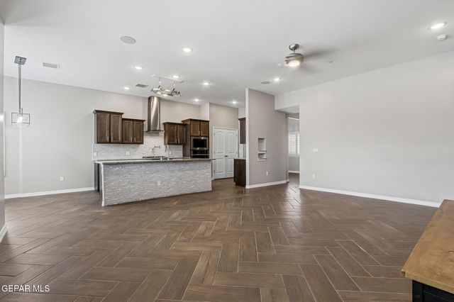 2600 SAMMY CERVANTES Street, El Paso, TX 79938