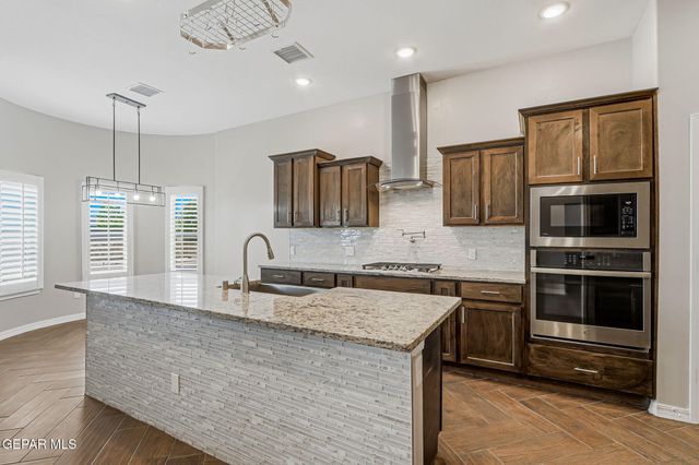 2600 SAMMY CERVANTES Street, El Paso, TX 79938