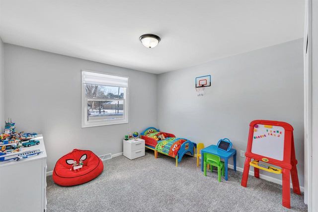 815 HILLCREST HEIGHTS, Green Bay, WI 54313