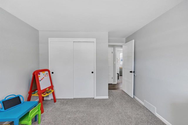 815 HILLCREST HEIGHTS, Green Bay, WI 54313