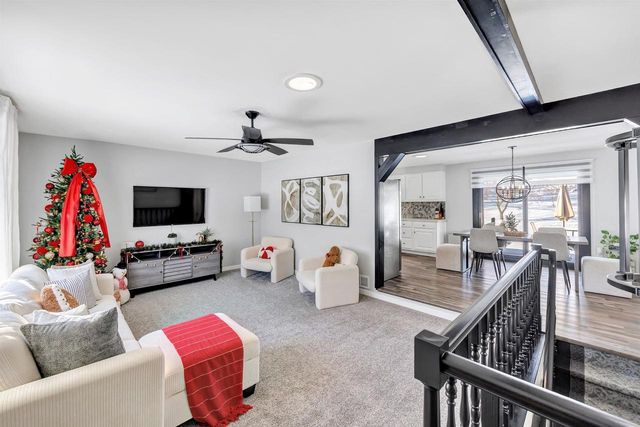 815 HILLCREST HEIGHTS, Green Bay, WI 54313