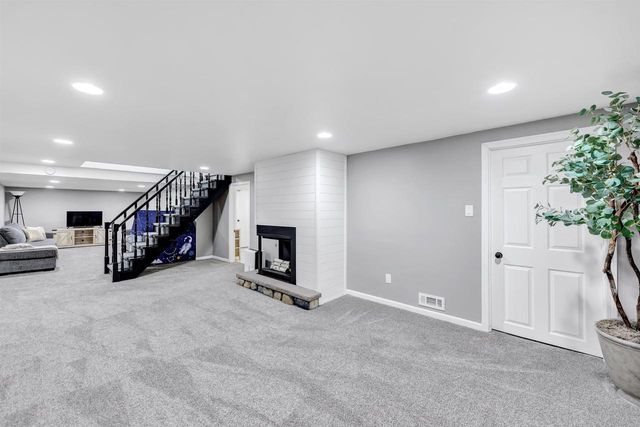 815 HILLCREST HEIGHTS, Green Bay, WI 54313