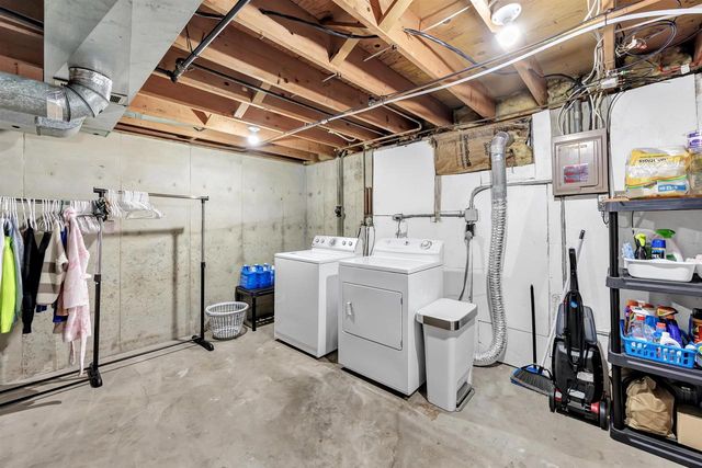 815 HILLCREST HEIGHTS, Green Bay, WI 54313