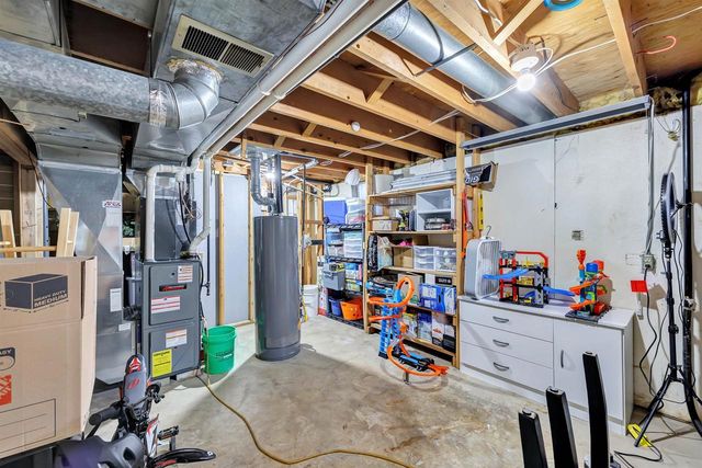 815 HILLCREST HEIGHTS, Green Bay, WI 54313