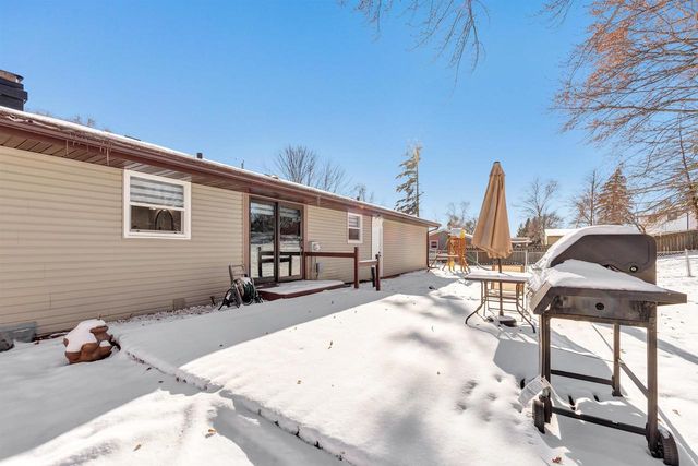 815 HILLCREST HEIGHTS, Green Bay, WI 54313