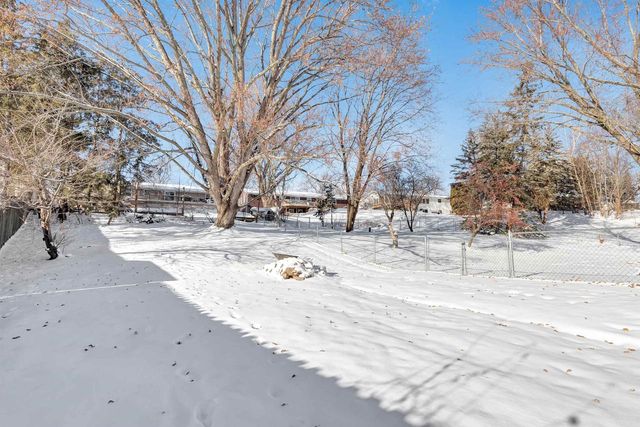 815 HILLCREST HEIGHTS, Green Bay, WI 54313