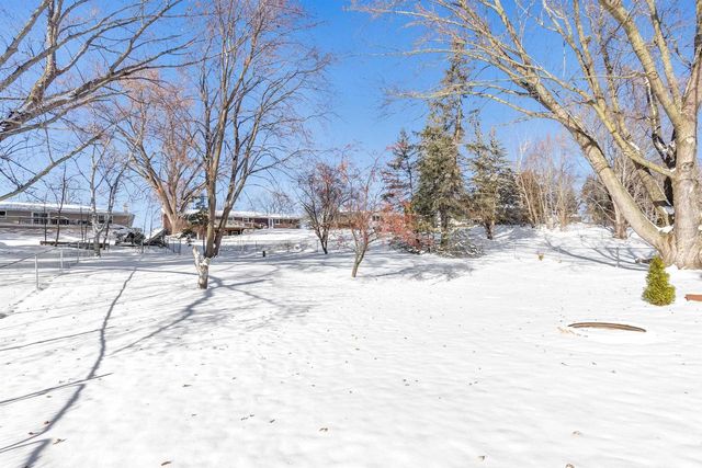 815 HILLCREST HEIGHTS, Green Bay, WI 54313