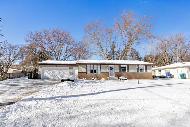 815 HILLCREST HEIGHTS, Green Bay, WI 54313