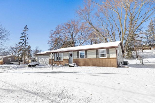 815 HILLCREST HEIGHTS, Green Bay, WI 54313