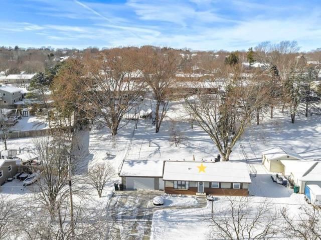 815 HILLCREST HEIGHTS, Green Bay, WI 54313