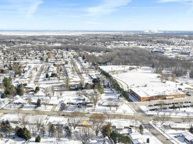 815 HILLCREST HEIGHTS, Green Bay, WI 54313