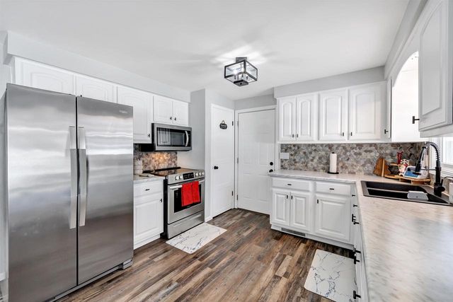 815 HILLCREST HEIGHTS, Green Bay, WI 54313