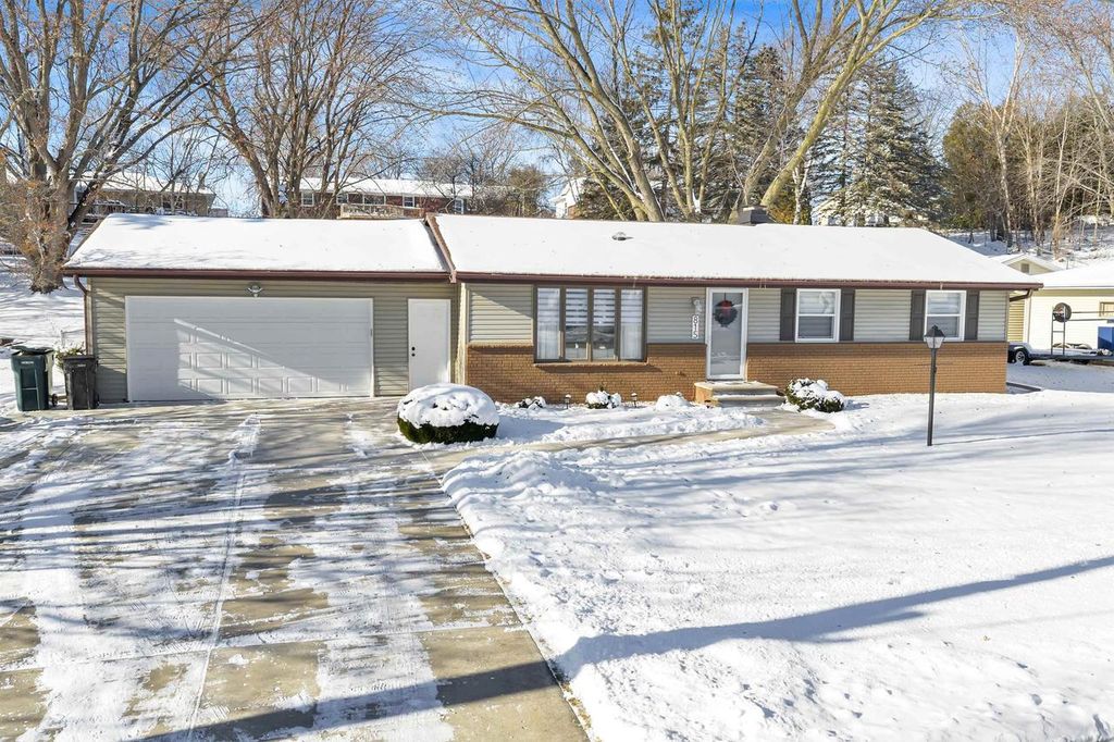 815 HILLCREST HEIGHTS, Green Bay, WI 54313