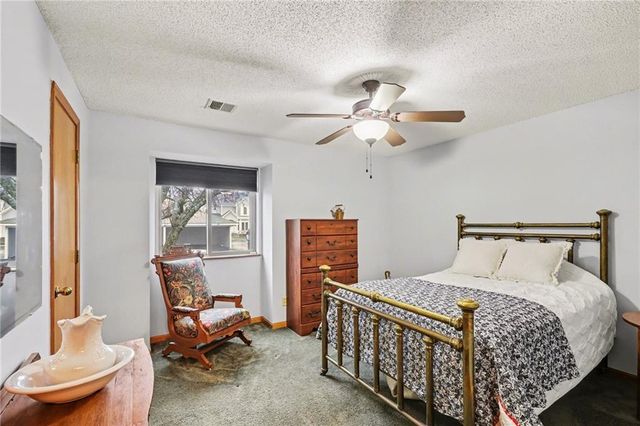 13821 W 58th Terrace 1, Shawnee, KS 66216