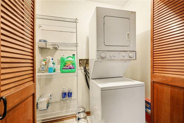 13821 W 58th Terrace 1, Shawnee, KS 66216