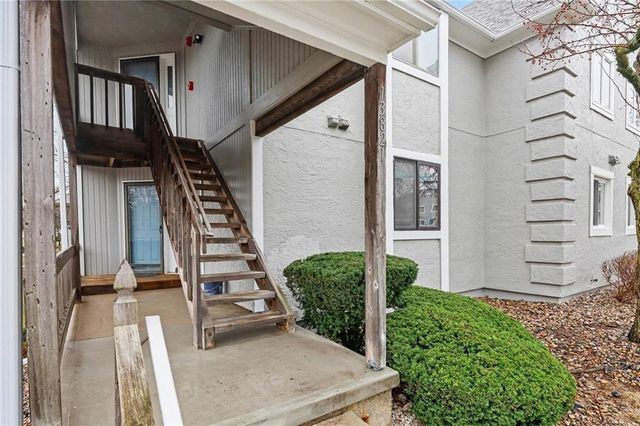 13821 W 58th Terrace 1, Shawnee, KS 66216