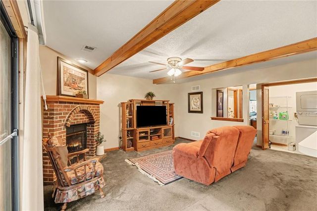 13821 W 58th Terrace 1, Shawnee, KS 66216