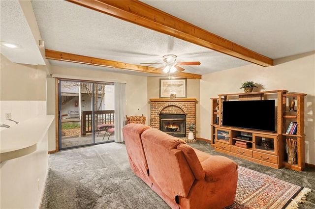 13821 W 58th Terrace 1, Shawnee, KS 66216