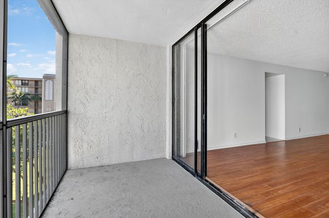 11 Royal Palm Way 3040, Boca Raton, FL 33432