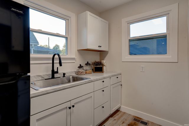 2004 E Riverside Drive, Evansville, IN 47714