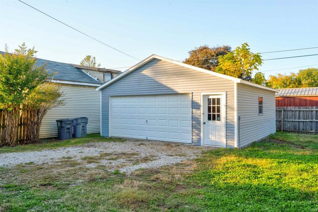 2004 E Riverside Drive, Evansville, IN 47714