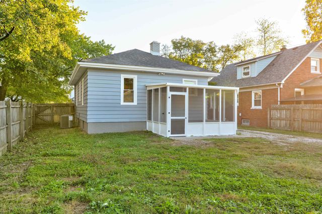 2004 E Riverside Drive, Evansville, IN 47714