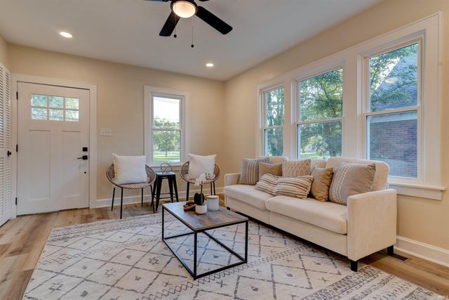 2004 E Riverside Drive, Evansville, IN 47714