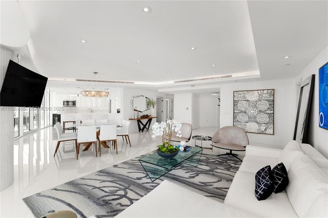 19955 NE 38th Ct 2205, Aventura, FL 33180