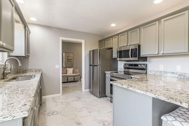 48 Irish Hills Boulevard, Kimberling City, MO 65686