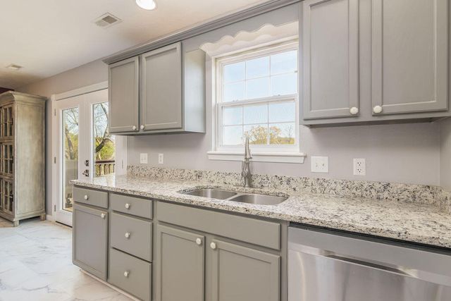 48 Irish Hills Boulevard, Kimberling City, MO 65686