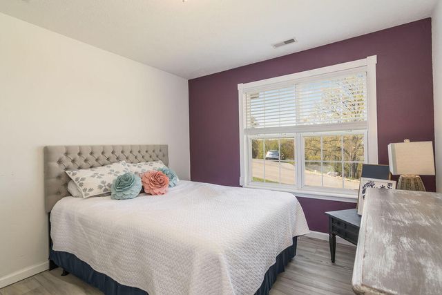 48 Irish Hills Boulevard, Kimberling City, MO 65686